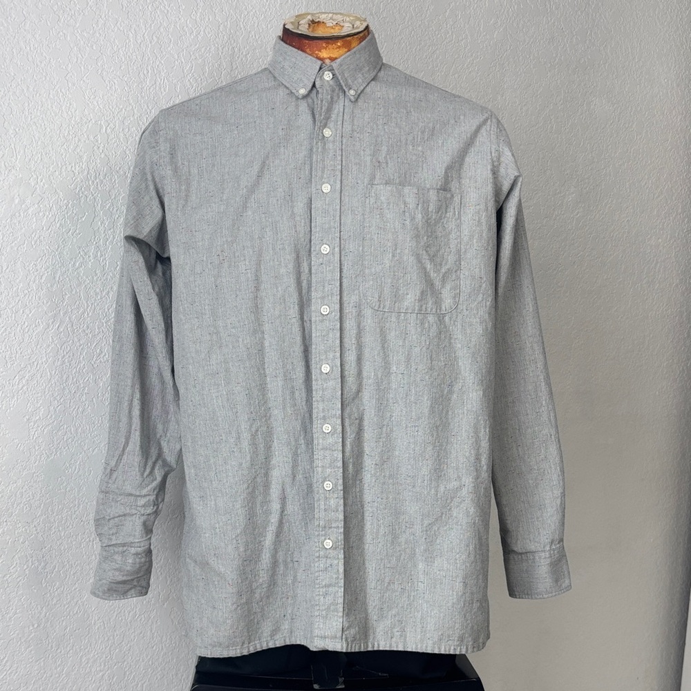 Men's Classic Cotton Button-Down Shirt in Light Gray